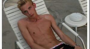 Blond Twink Wanks Right Thru His Aussiebums