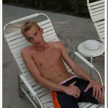 Blond Twink Wanks Right Thru His Aussiebums