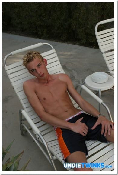 Blond Twink Wanks Right Thru His Aussiebums