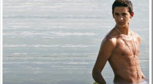Hot Boy Desktop Wallpaper Series > Latino Swimmer