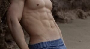 Square Cut Bulge & Abs