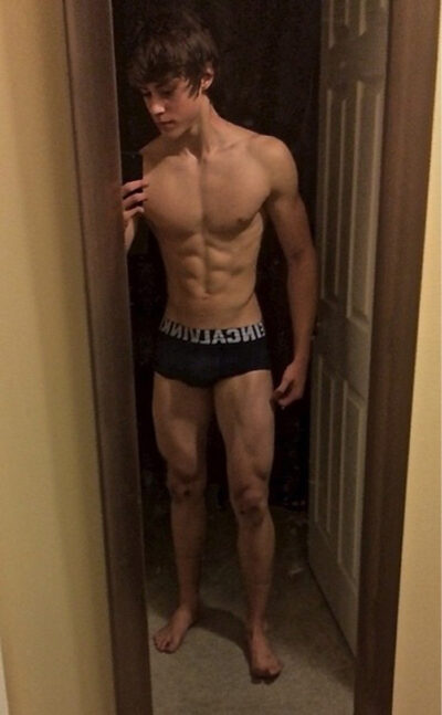 Muscle Twink Selfie