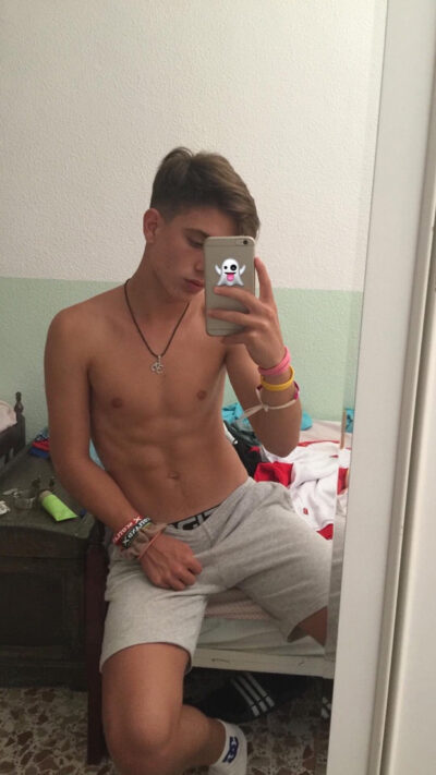 Jogging Shorts Selfie