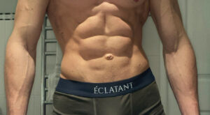 Thick Muscle in Eclatant Square Cut Briefs