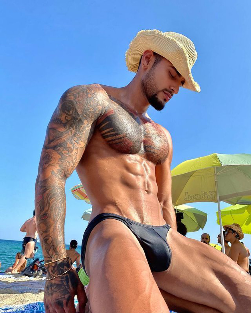 amateur beach speedo bulges