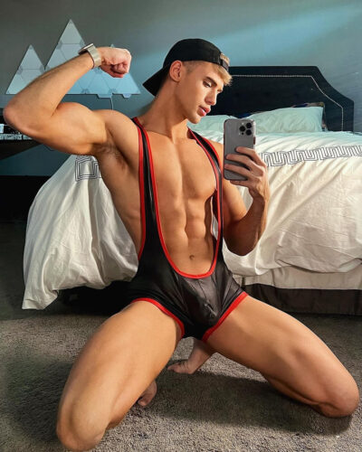 Singlet Muscle Selfie