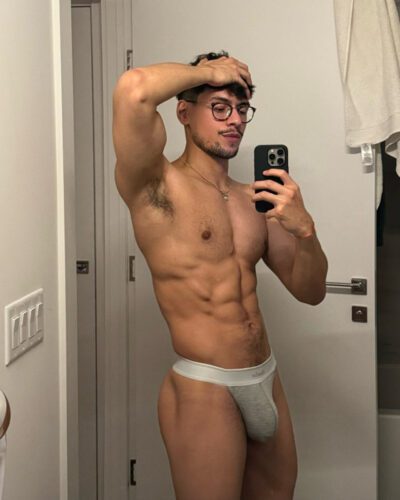 Snapping a Heavy Bulge Selfie