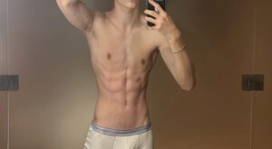 Snapping a Bulge Selfie